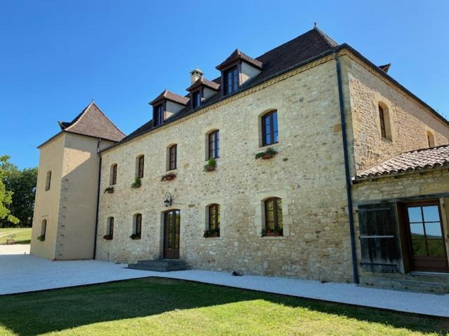 Domaine De Cazal - D'hotes Avec Piscine Au Coeur De 26 Hectares De Nature Preservee * Saint-Cyprien (Dordogne)