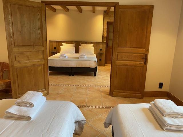 Domaine De Cazal - D'hotes Avec Piscine Au Coeur De 26 Hectares De Nature Preservee * Saint-Cyprien (Dordogne)