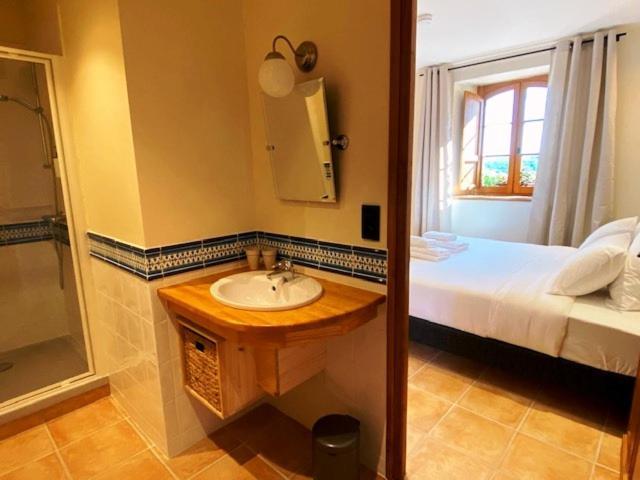 Domaine De Cazal - D'hotes Avec Piscine Au Coeur De 26 Hectares De Nature Preservee Bed & Breakfast *