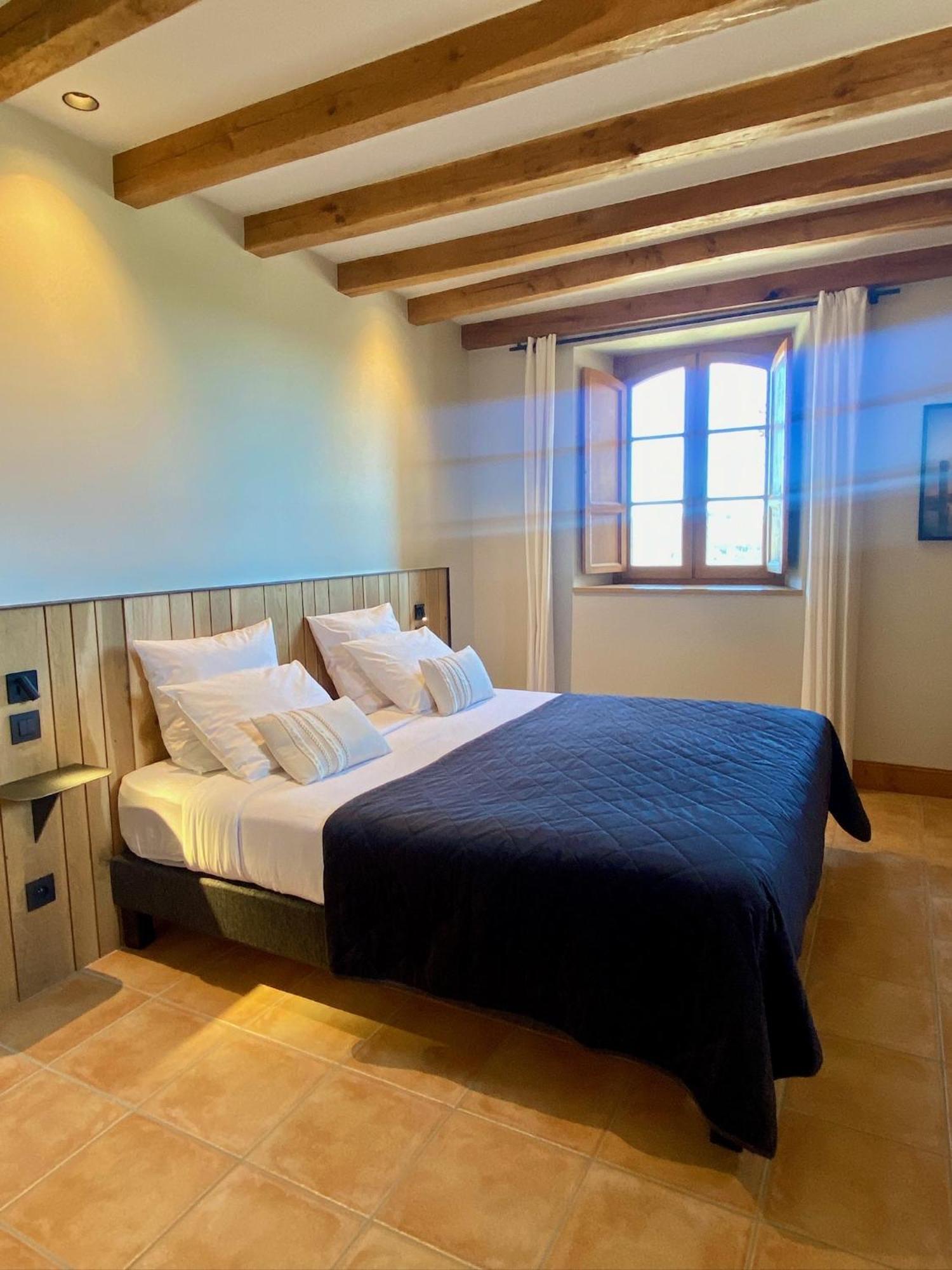 Domaine De Cazal - D'hotes Avec Piscine Au Coeur De 26 Hectares De Nature Preservee Bed & Breakfast *